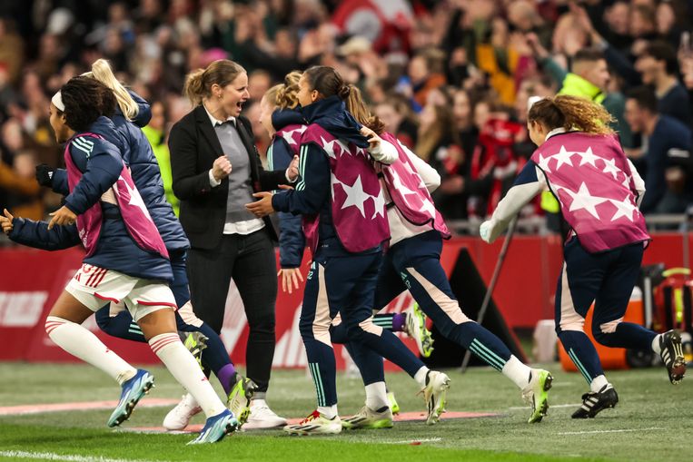 waarom-ajax-vrouwen-breekt-met-coach-bak