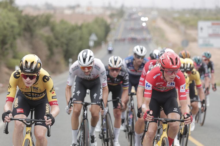 “Mia moglie non mi riconosce con la camicia da capo.”