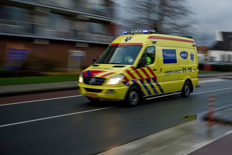 Persoon uit vrachtwagen gevallen bij ongeval A10 tussen Watergraafsmeer en Amstel.