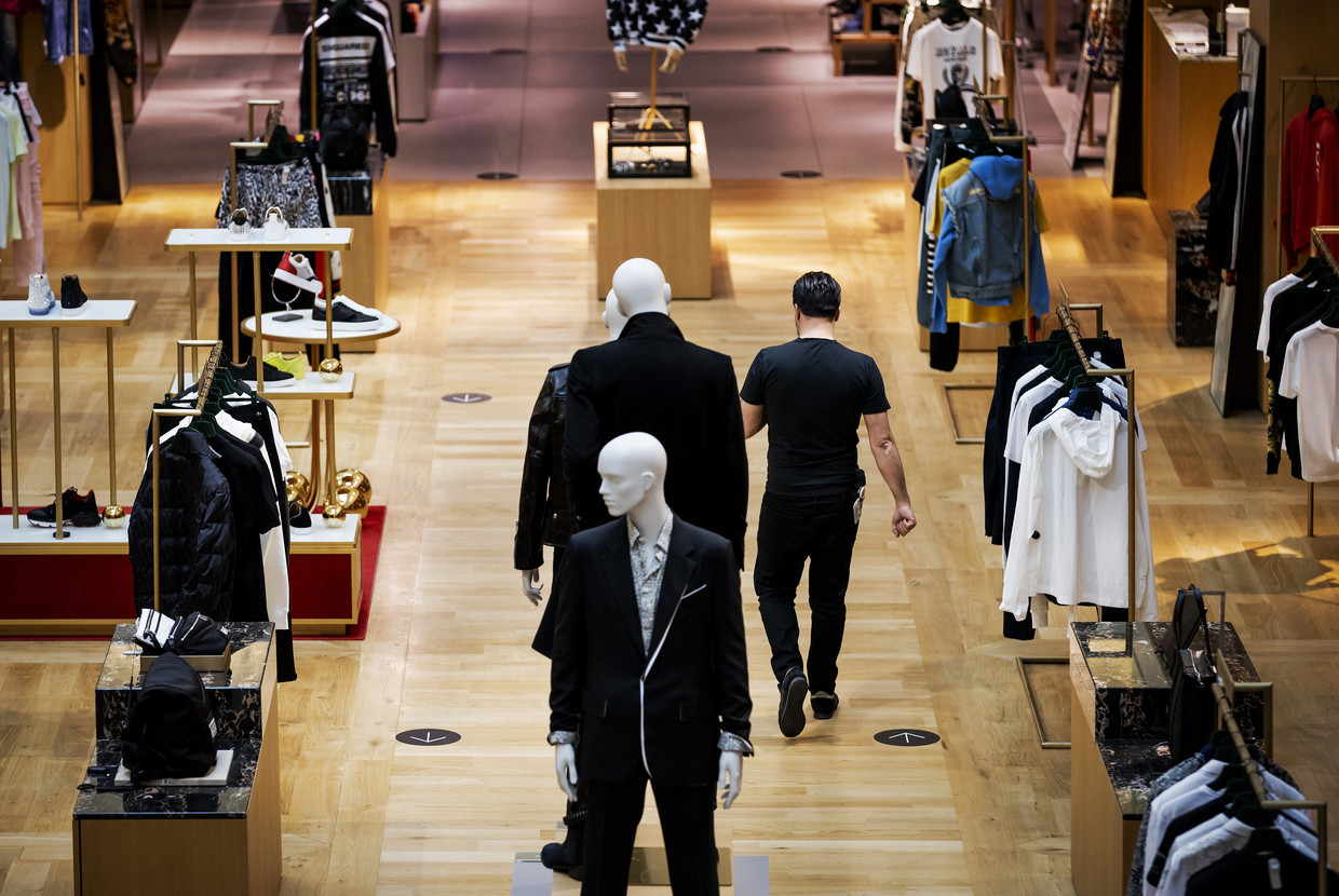 Hoeveel Verdien Je Bij De Bijenkorf?