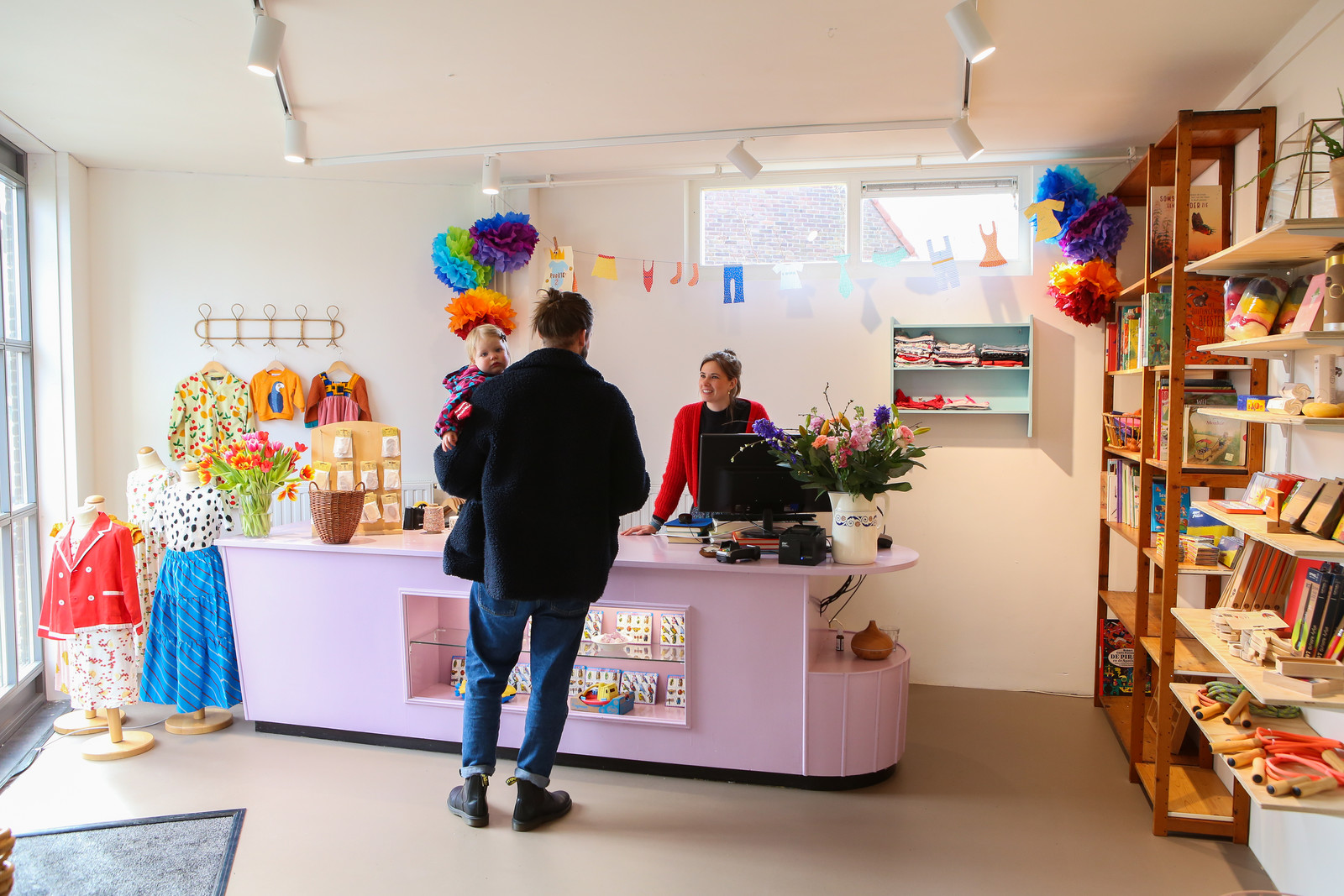 Bij Rookie in Noord verkopen ze tweedehands kinderkleding Het Parool