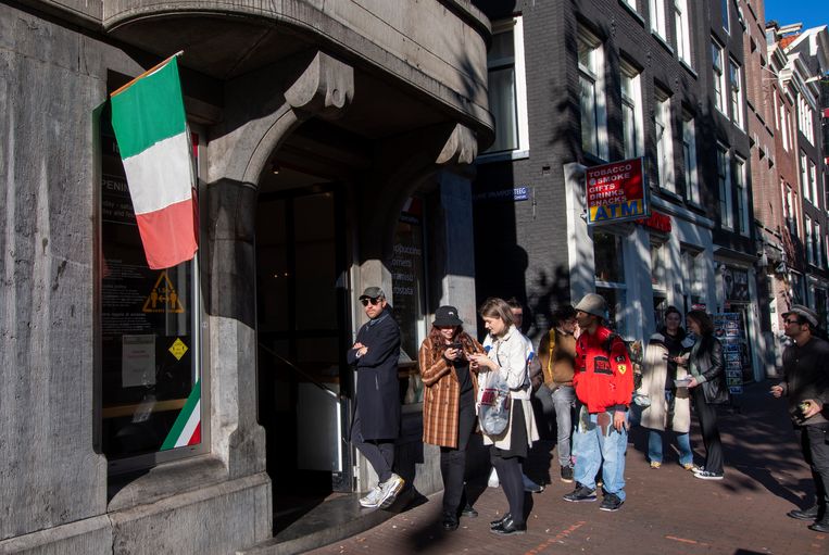 Caffè, panini e tristezza da Caldi e Freddi – un pezzo d'Italia a Spuistraat