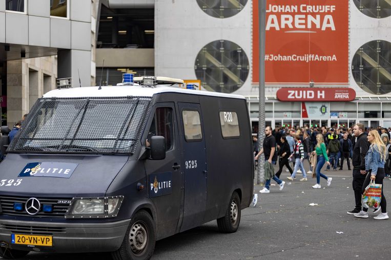 politie-verricht-vijf-aanhoudingen-na-aj