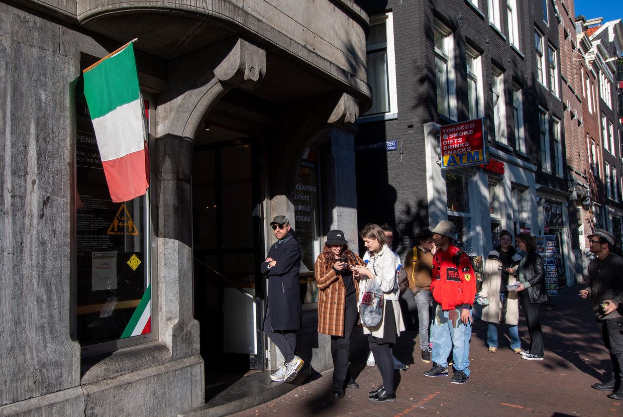 A fine mattinata la linea Caldi e Freddi si allunga – ogni giorno!  Foto di Anilos Babroy
