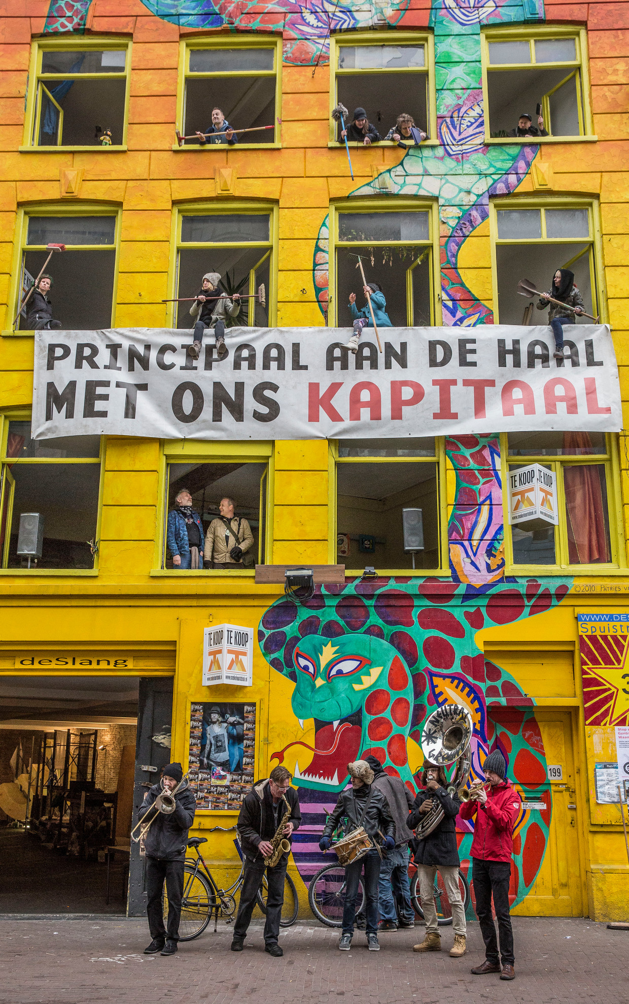 Mokum Kraakt wil dat Amsterdammers de stad terugpakken: 'Geld betalen voor  een woning is absurd'